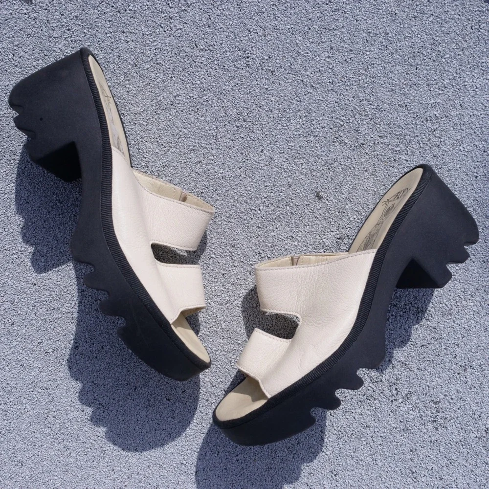 Modern‎ Fly London ivory leather platform tech sandals